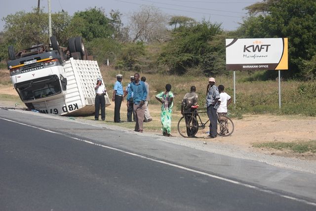 Zdjęcia: Mombasa, Południowa Kenia, wypadł z drogi, KENIA Zdjęcia: Mombasa, Południowa Kenia, wypadł z drogi, KENIA