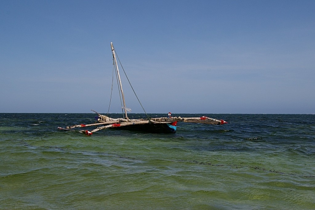 Zdjęcia: BAMBURI, BAMBURI, TRADYCYJNY KENIJSKI TRIMARAN, KENIA Zdjęcia: BAMBURI, BAMBURI, TRADYCYJNY KENIJSKI TRIMARAN, KENIA