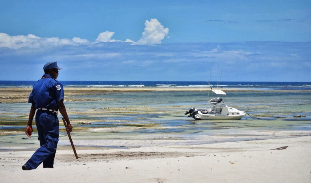 Zdjęcia: plaza Diani, Strzezony raj dla turystow, KENIA Zdjęcia: plaza Diani, Strzezony raj dla turystow, KENIA