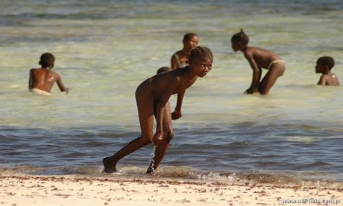 Zdjecie KENIA / Watamu / Watamu / Dzieci , plaza w Watamu