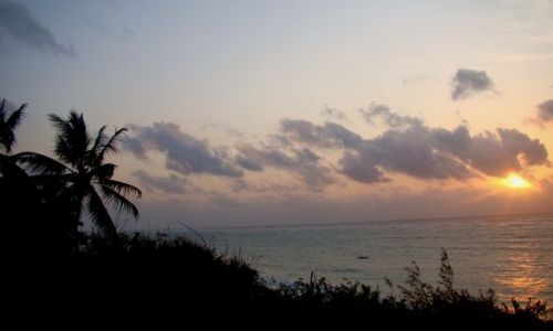 Zdjecie KENIA / Prowincja Nadbrzena / Diani, Leisure Lodge Resort / Wschd nad Diani, troch chmurny