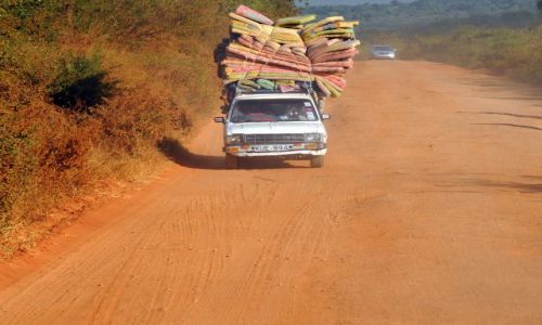 Zdjecie KENIA / Tsavo East / road  / duzo powodow do spania 