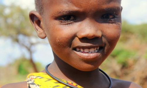 Zdjecie KENIA / Tsavo East / Masai village / pierwszych zebow brak 