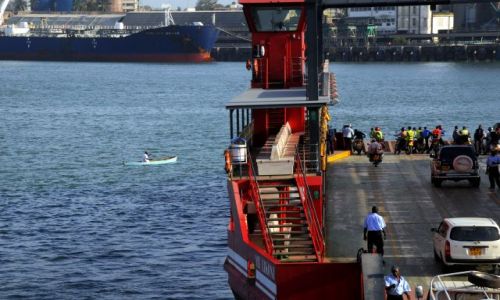 Zdjęcie KENIA / Mombassa  / port  / maly vs duzy