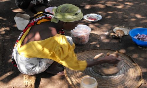 Zdjęcie KENIA / Shimoni / wioska / scenki z życia wioski Shimoni