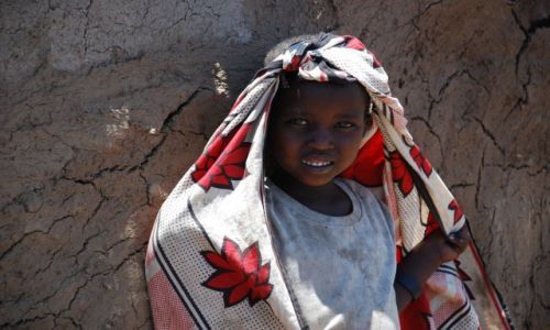 Zdjęcie KENIA / MASAI MARA / WIOSKA  / DZIEWCZYNKA