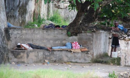Zdjecie KENIA / brak / STARE MIASTO MOMBASA / BEZDOMNI