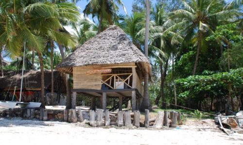 Zdjęcie KENIA / OKOLICE MOMBASY / PRZY HOTELU SEVERIN  / DOMEK DO MASAŻU NAD SAMYM OCEANEM