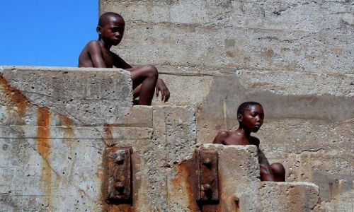 Zdjecie KENIA / brak / Mombasa / na schodach