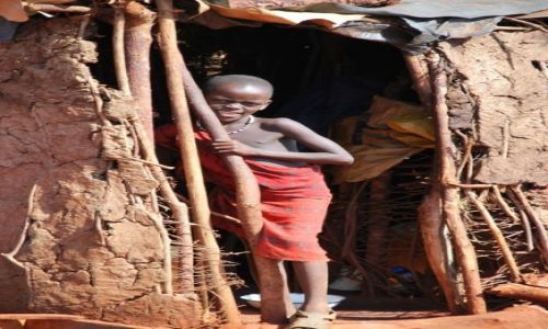 Zdjecie KENIA / Pomidzy Nairobi, a Mombas / Wioska Masajw / Zabawa w chowanego