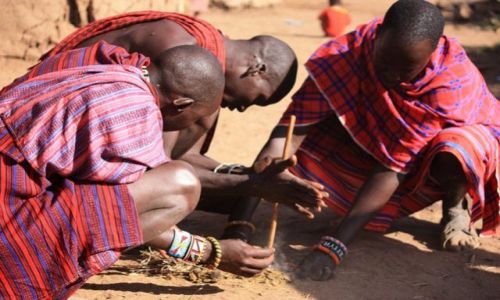 Zdjęcie KENIA / Mambasa / Amboseli / rozpalanie ognia
