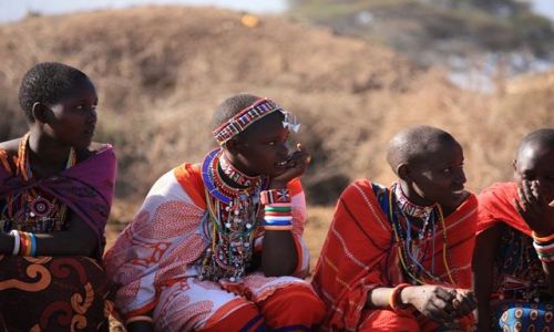 Zdjecie KENIA / Park Narodowy Amboseli / wioska masajska / mode masajki