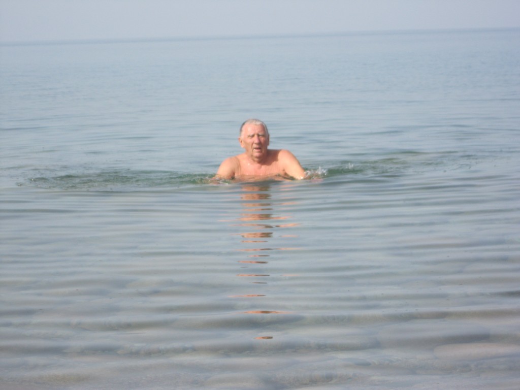 Zdjęcia: Kirgistan, Kirgistan, Kąpiel w jeziorze Issyk Kul, KIRGIZJA Zdjęcia: Kirgistan, Kirgistan, Kąpiel w jeziorze Issyk Kul, KIRGIZJA