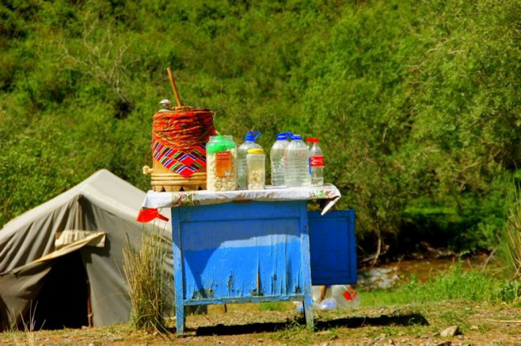 Zdjęcia: Dolen  Pass , Dolen  Pass , Kumys sprzedają , KIRGIZJA Zdjęcia: Dolen  Pass , Dolen  Pass , Kumys sprzedają , KIRGIZJA