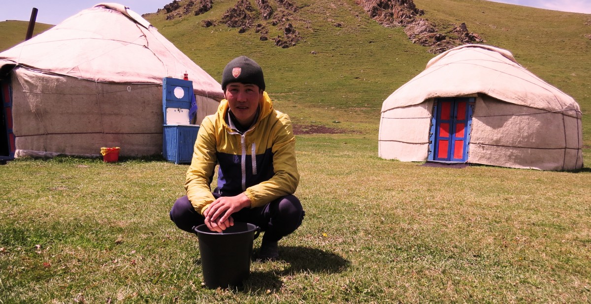 Zdjęcia: Tradycyjny poczęstunek kumysem, KIRGIZJA Zdjęcia: Tradycyjny poczęstunek kumysem, KIRGIZJA