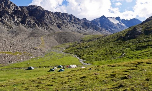 Zdjęcie KIRGIZJA / obwód issykkulski / Terkey Alatoo / u stóp Gór Niebiańskich