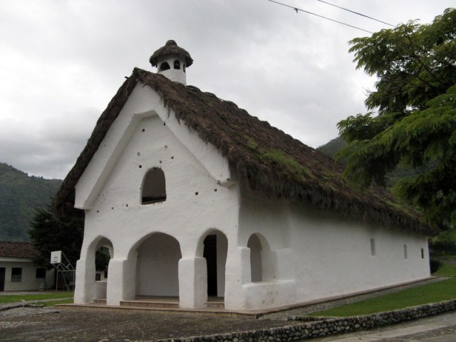 Zdj cia: Tierradentro, Tierradentro, Kryty strzech koci z XVIII wieku w San Andrs de Pisimbal, KOLUMBIA