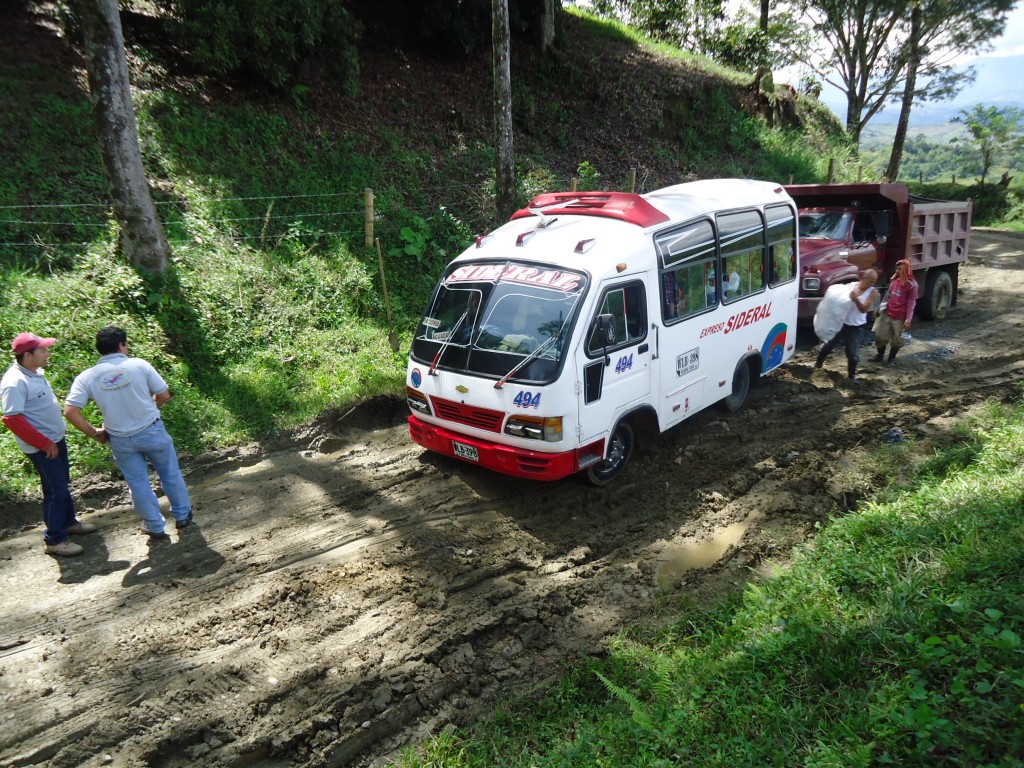 Zdjęcia: droga Manizales - Salamina, caldas, Sytuacje na drogach, KOLUMBIA Zdjęcia: droga Manizales - Salamina, caldas, Sytuacje na drogach, KOLUMBIA