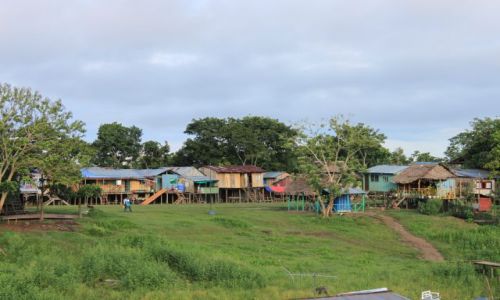 KOLUMBIA / amazonas / Leticia / domy na palach