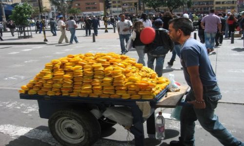 Zdjecie KOLUMBIA / Bogota / Bogota / Na straganie w dzie targowy...