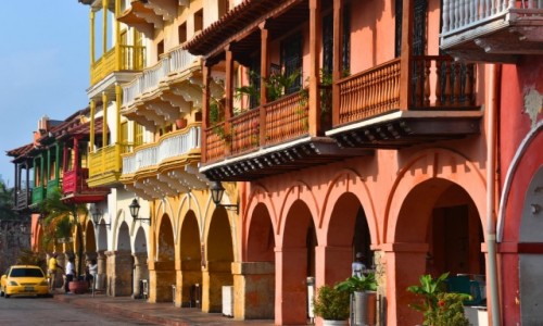 Zdjcie KOLUMBIA / Cartagena de Indias / Stare miasto, Plaza de Los Coches / Kamieniczki starego miasta