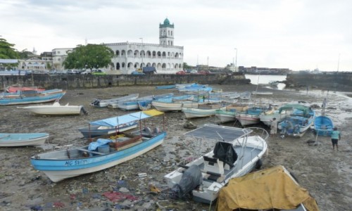 Zdjecie KOMORY / Ngazidja / Moroni / Port rybacki