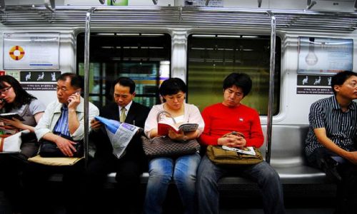 KOREA POUDNIOWA / Seul / w metrze / korea nie kazachstan