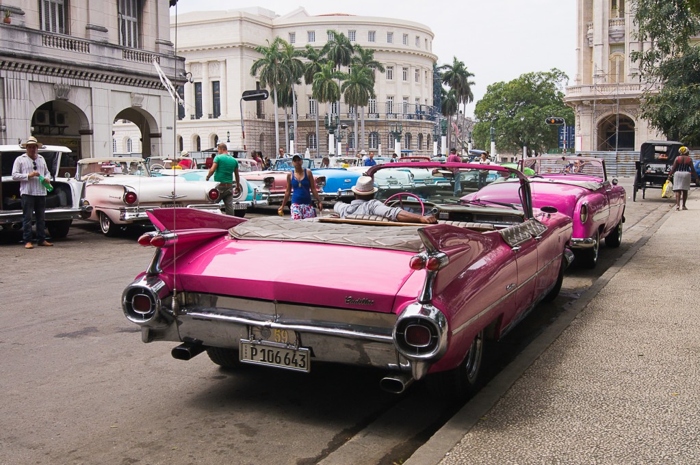 Zdjęcia: okolica Parque Central, Havana, Czekając na klienta, KUBA Zdjęcia: okolica Parque Central, Havana, Czekając na klienta, KUBA