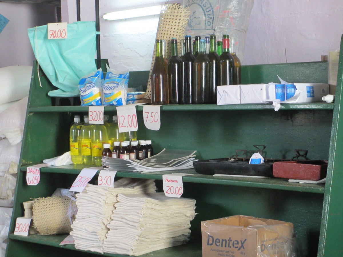 Zdjęcia: Baracoa, BAracoa, Komunizm w sklepach, KUBA Zdjęcia: Baracoa, BAracoa, Komunizm w sklepach, KUBA