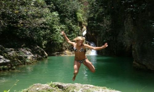 Zdjecie KUBA / Pinar del Rio / Pinar del Rio / ukryty w srodku dzungli wodospad