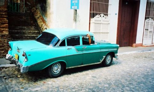 Zdjcie KUBA /   / Trinidad / Oldtimer na kubaskich drogach
