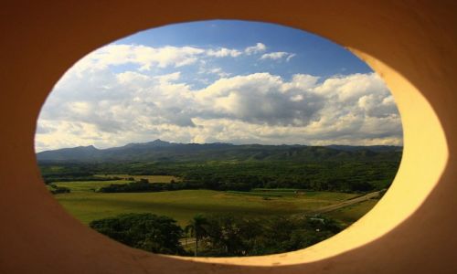 Zdjcie KUBA / Valle de Los Ingenios / Torre Iznaga / Z okna wiey...