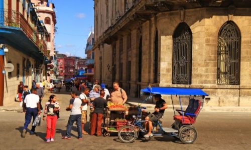 Zdjęcie KUBA / Hawana / boczna uliczka / Codzienność