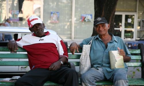Zdjęcie KUBA / Santiago de Cuba / Park w Santiago / Z Fidelem w parku