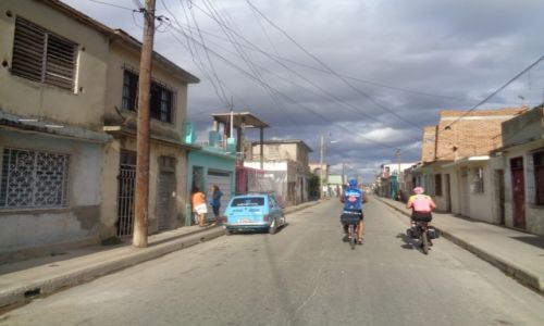 Zdjecie KUBA / camaguey / camguey / rowerami przez kube