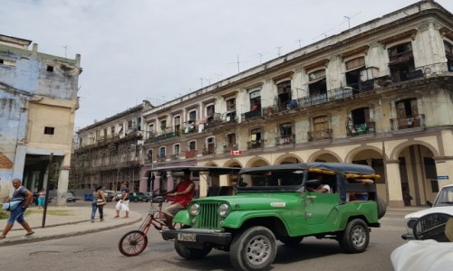 Zdjecie KUBA / Havana / Havana / Walking around