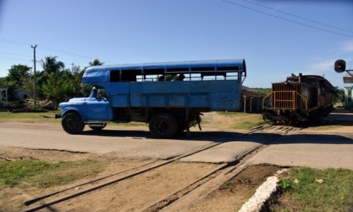 Zdjęcie KUBA / xxx / Santa Clara / Ciężarówka jako środek transportu
