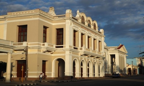Zdjecie KUBA / pd. Kuba / Cienfuegos, Parque Joe Marti / Teatro Tomas Terry
