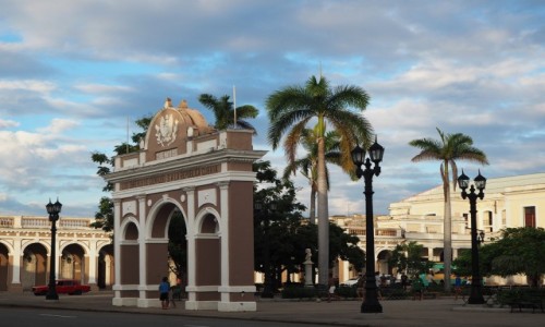 Zdjęcie KUBA / płd. Kuba / Cienfuegos, Parque Joe Marti / Łuk triumfalny