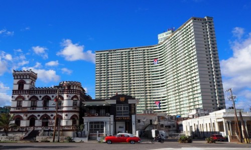 Zdjęcie KUBA / płn. Kuba / Centro Havana / Wieżowiec