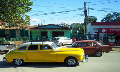 Zdjęcie KUBA / południowa Kuba / w drodze do Tinidadu / W miasteczku gdzieś po drodze