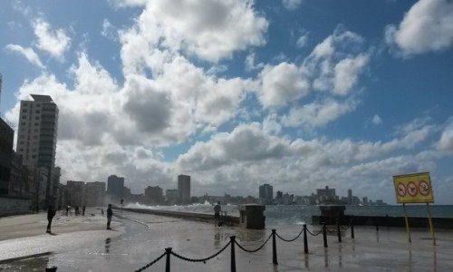 Zdjecie KUBA / Hawana / Hawana / Malecon po tornadzie