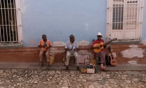 Zdjecie KUBA / Trinidad / Trinidad / Trinidad uliczni artyci