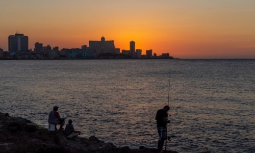 Zdjęcie KUBA / Havana / Malecon / Wieczorem na Maleconie