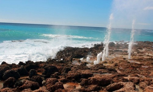 Zdjcie KUBA / Santiago de Cuba / Niedaleko hotelu Carisol los Corales / Blow holes (pseudo-gejzery)