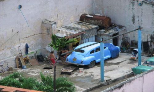 Zdjecie KUBA / Kuba / Havana / na podwórku