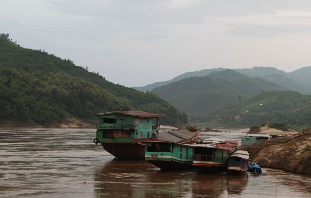Zdjęcia: Louangphrabang, w porcie, LAOS Zdjęcia: Louangphrabang, w porcie, LAOS