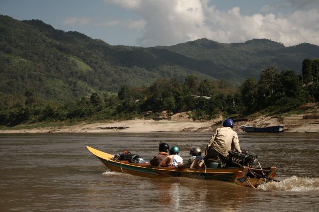 Zdjęcia: Mekong, Mekong, przeprawa przez Mekong, LAOS Zdjęcia: Mekong, Mekong, przeprawa przez Mekong, LAOS