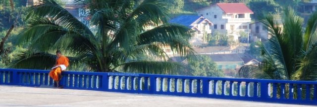 Zdjęcia: Luang Prabang, środkowe, Modlitwa, LAOS Zdjęcia: Luang Prabang, środkowe, Modlitwa, LAOS