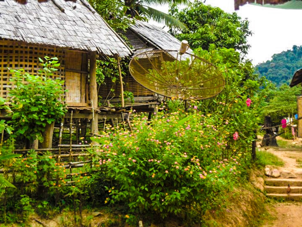 Zdjęcia: jakas wioska, Sam Nuea, w kazdej wiosce jest tv, LAOS Zdjęcia: jakas wioska, Sam Nuea, w kazdej wiosce jest tv, LAOS